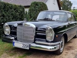 Schwarz Gebraucht 1961 Mercedes 220 SE Limousine | 23.900 €
