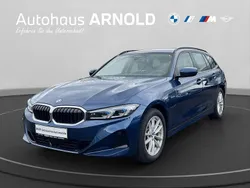 Blau Gebraucht 2023 BMW 330e Sport Line Kombi | 35.510 € (Fairer Preis)