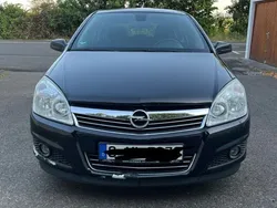 Schwarz Gebraucht 2007 Opel Astra Limousine | 1.700 € (Guter Preis)