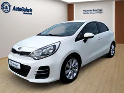 Weiß Gebraucht 2016 Kia Rio Limousine | 9.990 € (Teuer)