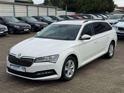 Weiß Gebraucht 2020 Skoda Superb Ambition Kombi | 19.990 € (Fairer Preis)