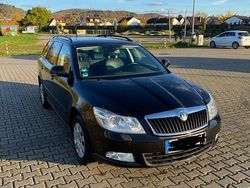 Schwarz Gebraucht 2011 Skoda Octavia Elegance Kombi | 5.500 € (Etwas zu teuer)