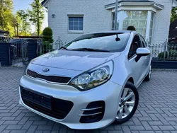 Silber Gebraucht 2016 Kia Rio DREAM-TEAM Edition Limousine | 7.800 € (Fairer Preis)