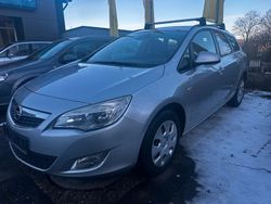 Silber Gebraucht 2012 Opel Astra Design Edition Kombi | 2.500 € (Teuer)