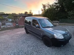 Grau Gebraucht 2006 Citroën Berlingo Van / Kleinbus | 4.000 € (Teuer)