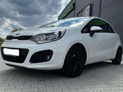 Weiß Gebraucht 2013 Kia Rio DREAM-TEAM Edition Limousine | 3.000 € (Guter Preis)