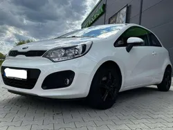Weiß Gebraucht 2013 Kia Rio DREAM-TEAM Edition Limousine | 3.000 € (Guter Preis)