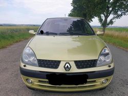Grün Gebraucht 2003 Renault Clio II Kleinwagen | 950 €