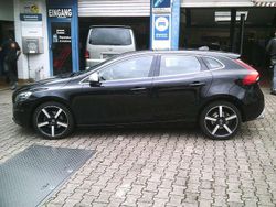 Onyx black / metallic Gebraucht 2015 Volvo V40 Momentum Kombi | 11.700 € (Fairer Preis)