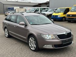 Violett Gebraucht 2011 Skoda Superb Limousine | 10.850 € (Teuer)