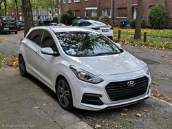 Weiß Gebraucht 2015 Hyundai i30 Turbo Limousine | 8.750 € (Teuer)