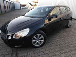 Schwarzmetallic. Gebraucht 2012 Volvo V60 Momentum Kombi | 5.200 € (Fairer Preis)