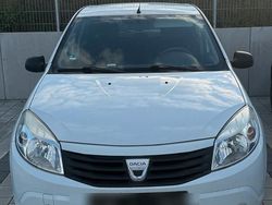 Weiß Gebraucht 2009 Dacia Sandero Kleinwagen | 1.100 € (Guter Preis)