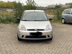Silber Gebraucht 2002 Ford Fiesta Kleinwagen | 2.650 €