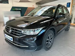 Deep black perleffekt Gebraucht 2022 VW Tiguan Life SUV | 24.950 € (Guter Preis)