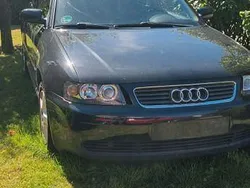 Schwarz Gebraucht 2001 Audi A3 Ambiente Limousine | 500 € (Guter Preis)