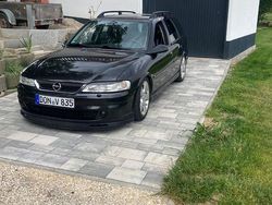 Schwarz Gebraucht 2002 Opel Vectra Sport Kombi | 1.100 € (Guter Preis)