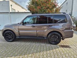 Braun Gebraucht 2014 Mitsubishi Pajero Instyle SUV | 22.650 € (Teuer)
