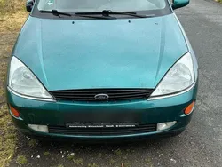 Grün Gebraucht 2000 Ford Focus Kombi | 1.700 € (Etwas zu teuer)