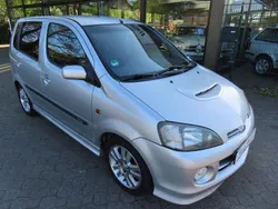 Silber Gebraucht 2003 Daihatsu YRV Van / Kleinbus | 2.450 €