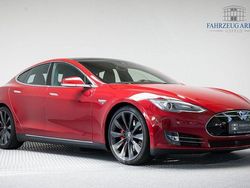 Rot Gebraucht 2015 Tesla Model S Kleinwagen | 29.500 € (Teuer)