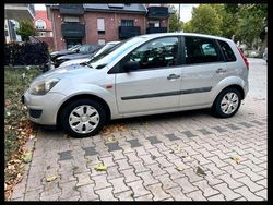 Grau Gebraucht 2007 Ford Fiesta Kleinwagen | 1.299 €