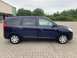 Blau Gebraucht 2017 Dacia Lodgy Lauréate Van / Kleinbus | 5.500 € (Superpreis)