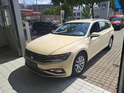 Hellelfenbein Gebraucht 2022 VW Passat Business Kombi | 23.800 € (Fairer Preis)