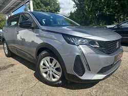 Grau Gebraucht 2023 Peugeot 5008 Active Van / Kleinbus | 20.999 € (Superpreis)