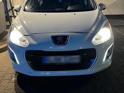 Weiß Gebraucht 2012 Peugeot 308 Limousine | 5.000 € (Fairer Preis)