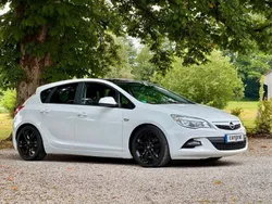 Weiß Gebraucht 2012 Opel Astra Design Edition Limousine | 4.990 € (Fairer Preis)