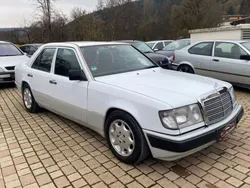 Weiß Gebraucht 1992 Mercedes E200 Limousine | 4.999 €