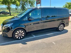 Schwarz Gebraucht 2019 Mercedes V220 Van / Kleinbus | 40.300 € (Fairer Preis)