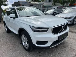 Weiß Gebraucht 2021 Volvo XC40 Momentum SUV | 25.990 € (Guter Preis)