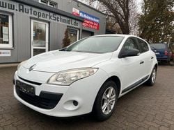 Weiß Gebraucht 2011 Renault Mégane Authentique Limousine | 2.199 € (Guter Preis)