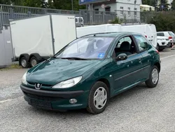 Grün Gebraucht 2002 Peugeot 206 Limousine | 988 € (Fairer Preis)