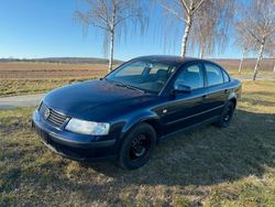 Blau Gebraucht 2000 VW Passat Limousine | 1.800 € (Fairer Preis)