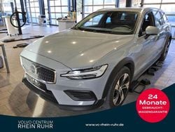 Vapour grey / metallic Gebraucht 2023 Volvo V60 CC Plus Kombi | 34.590 € (Superpreis)