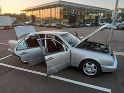 Silber Gebraucht 1996 Mercedes E230 Avantgarde Limousine | 3.700 € (Fairer Preis)