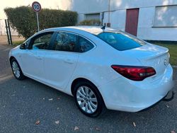 Weiß Gebraucht 2015 Opel Astra Limousine | 7.500 €