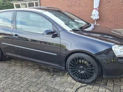 Schwarz Gebraucht 2005 VW Golf V R Kleinwagen | 1.950 € (Fairer Preis)
