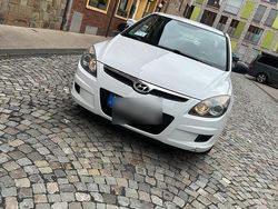 Weiß Gebraucht 2010 Hyundai i30 Limousine | 3.500 € (Fairer Preis)