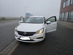 Weiß Gebraucht 2016 Opel Astra Limousine | 6.800 € (Guter Preis)