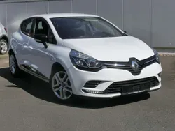 Weiß Gebraucht 2018 Renault Clio IV LIMITED Limousine | 7.495 € (Fairer Preis)