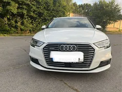 Weiß Gebraucht 2020 Audi A3 Sportback e-tron S-Line Limousine | 18.350 € (Guter Preis)