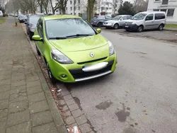 Grün Gebraucht 2009 Renault Clio III Kleinwagen | 2.300 € (Fairer Preis)