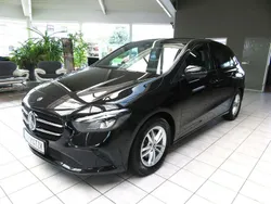 Schwarz Gebraucht 2019 Mercedes B200 Van / Kleinbus | 21.976 € (Guter Preis)