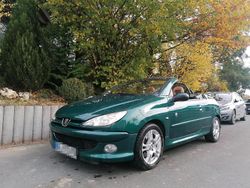 Grün Gebraucht 2003 Peugeot 206 CC Roland Garros Cabrio | 1.990 € (Etwas zu teuer)