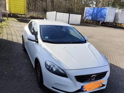 Weiß Gebraucht 2013 Volvo V40 Kombi | 6.600 €