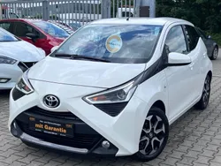 Weiß Gebraucht 2020 Toyota Aygo X-play Kleinwagen | 9.200 € (Fairer Preis)